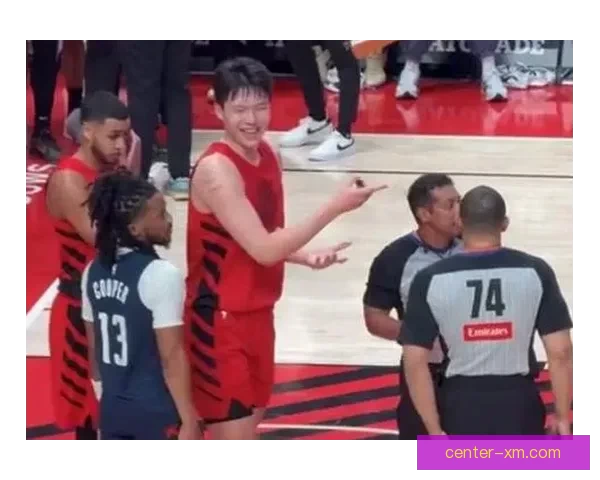 杨瀚森6分4篮板遭恶意抱摔裁判判罚引球迷狂嘘